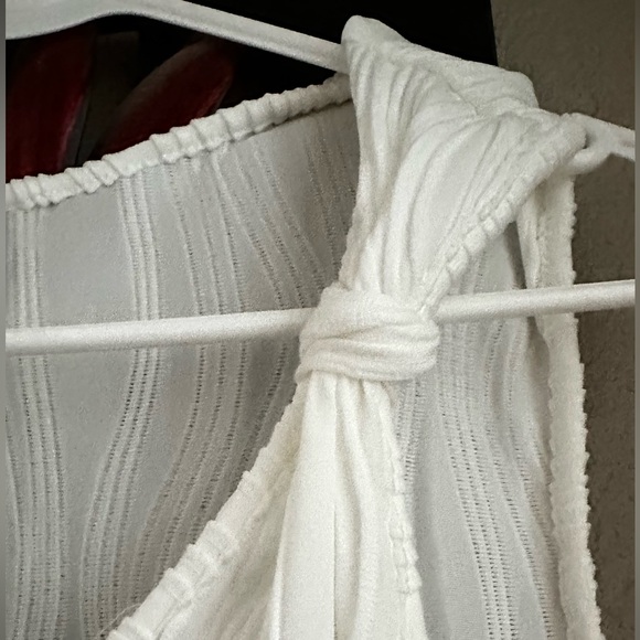 White detail tank top - Picture 2 of 7